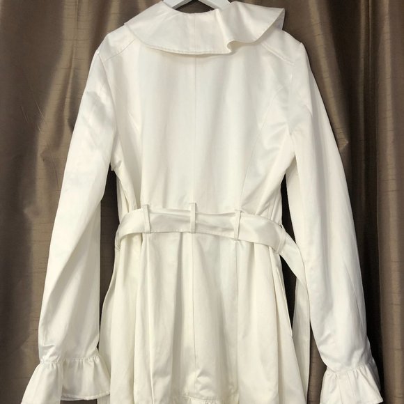 AUTHENTIC BEBE Gorgeous White Satin Lightweight Coat: Size M - Picture 4 of 14